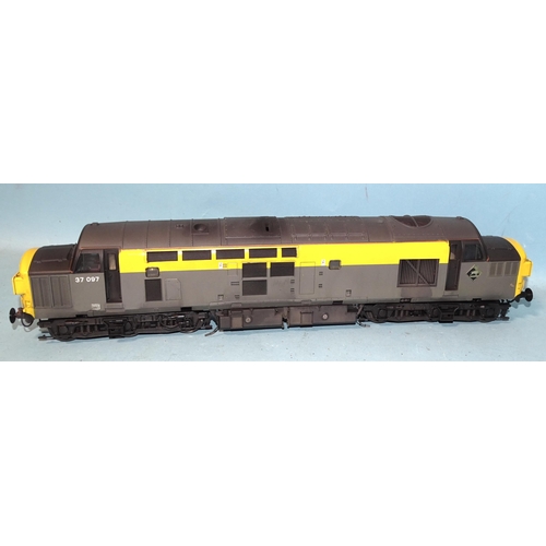 291 - Heljan O gauge, Class 37 Co-Co diesel locomotive Civil Engineers 'Dutch' livery RN37097, (boxed, lid... 