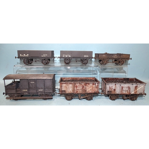 303 - Peco, O gauge, a GWR brake van, two coal wagons, two open wagons and a 10T ballast wagon, all GWR, (... 