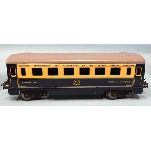 313 - Hornby O gauge, a French post-war three-rail overhead electric locomotive S.N.C.F. green, BB8051, a ... 