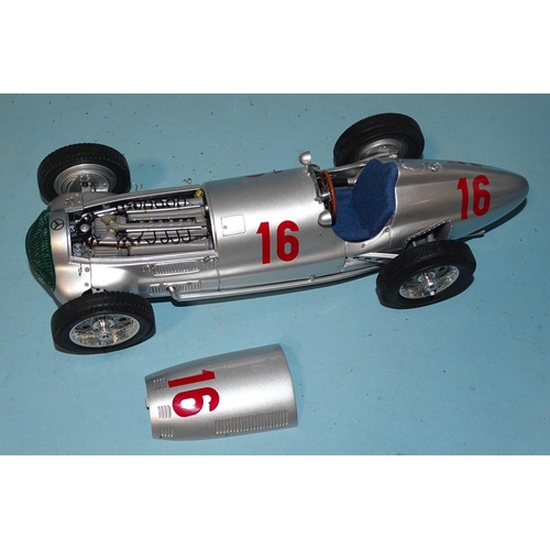 334 - CMC, 1:18-scale Mercedes-Benz W154 1938 Richard Seaman, GP-Sieger von Deutschland racing car, (boxed... 