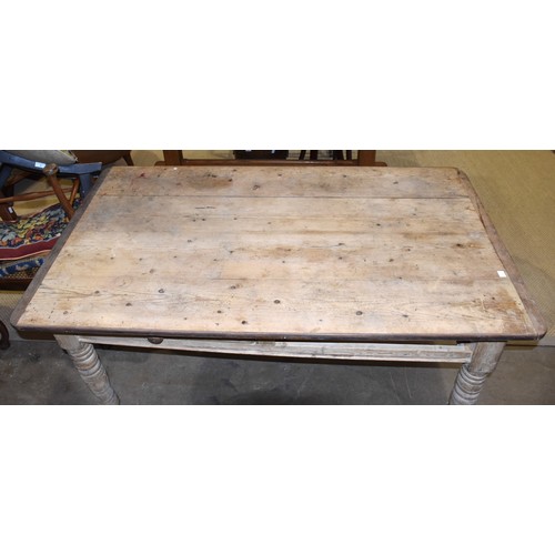 18 - A Victorian scrub-top pine kitchen table, (one drawer lacking), on turned legs, 84 x 148cm, 78cm hig... 