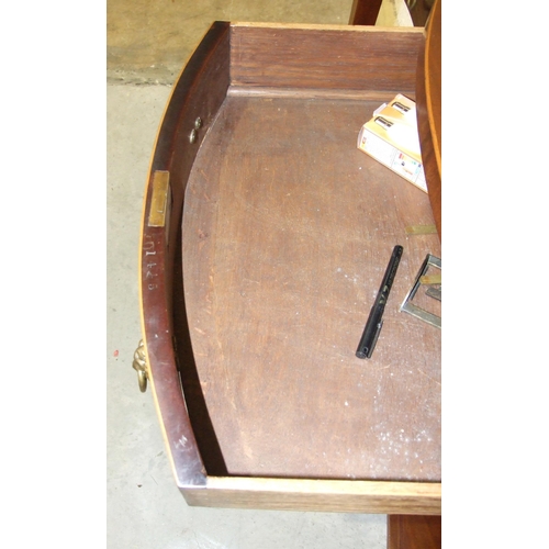 37 - A good-quality inlaid cross-banded mahogany serpentine serving table, the top above three shaped fri... 