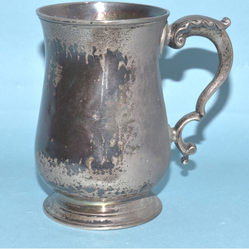 10 - A George III small silver tankard of waisted form, with 'C'-scroll handle, London 1786, maker John L... 