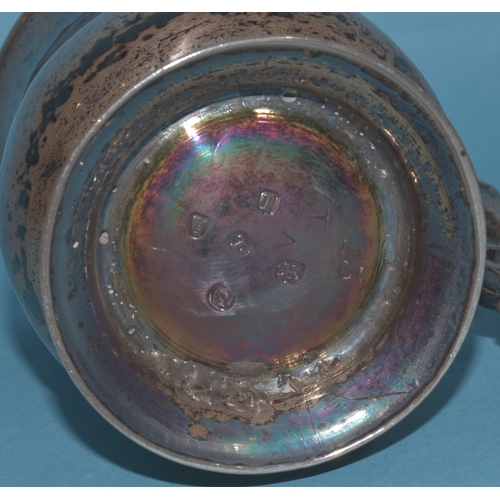 10 - A George III small silver tankard of waisted form, with 'C'-scroll handle, London 1786, maker John L... 
