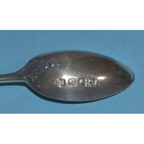 14 - An Edwardian cased set of six coffee spoons and tongs, London 1912, (tongs 1914) and a cased Victori... 