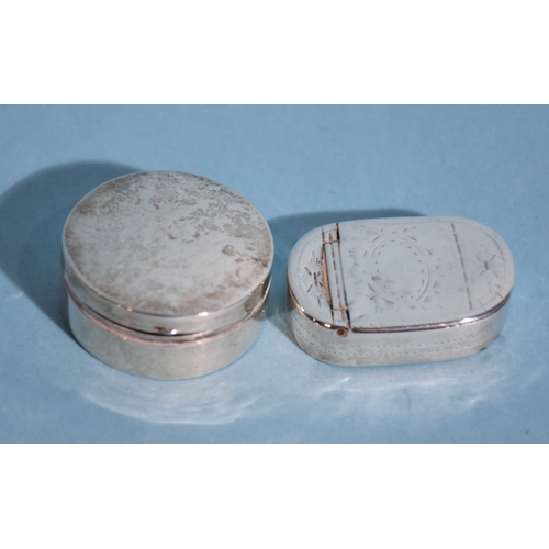 17 - A George V silver oval-shaped mustard, 8cm long, 6.5cm high, with spoon and blue glass liner, Birmin... 