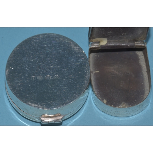 17 - A George V silver oval-shaped mustard, 8cm long, 6.5cm high, with spoon and blue glass liner, Birmin... 