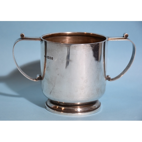 18 - A silver two-handled loving cup with inscription, 10.3cm high, London 1963, maker Robert Edgar Stone... 