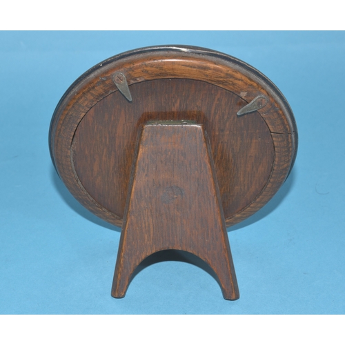 25 - A small circular silver photograph frame of plain form, 10.5cm diameter, Birmingham 1920, five vario... 