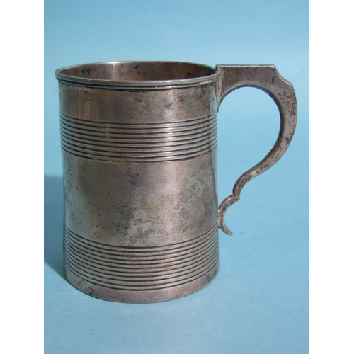 54 - A George III silver cylinder-shaped reeded tankard engraved 