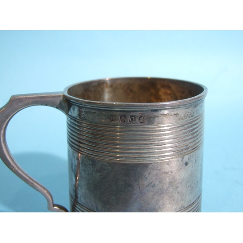 55 - A George III silver cylinder-shaped reeded tankard with engraved crest and initials, 7.5cm high, Lon... 