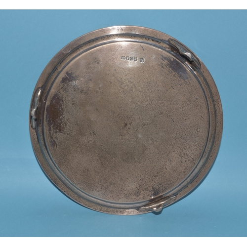 9 - A George III circular silver card tray raised on three feet, engraved with central crest (faded), Lo... 