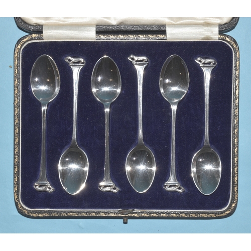 1 - A set of six silver teaspoons with each terminal in the form of an otter and salmon, Sheffield 1929,... 
