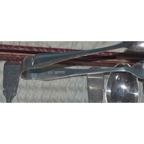 3 - A cased set of six fiddle pattern teaspoons and a pair of tongs, 1909, total weight 133g, ___4.3oz.... 