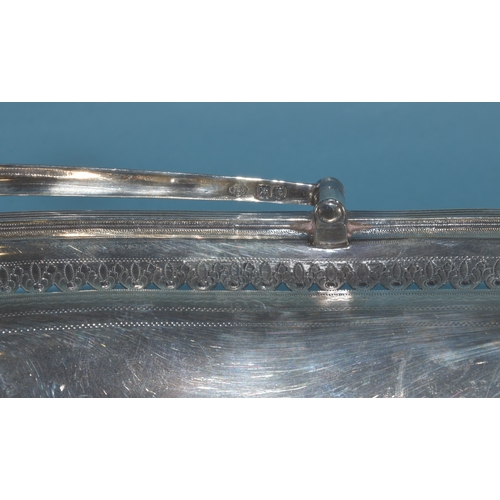 46 - A late-Victorian silver oval fruit basket with pierced border decoration and pierced foot, with swin... 