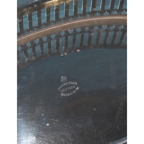 46 - A late-Victorian silver oval fruit basket with pierced border decoration and pierced foot, with swin... 