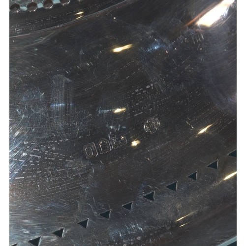 46 - A late-Victorian silver oval fruit basket with pierced border decoration and pierced foot, with swin... 