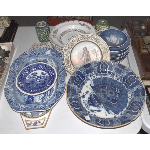 64 - An oblong Spode blue and white meat dish&nbsp;and various Hornsea and other pottery items.... 