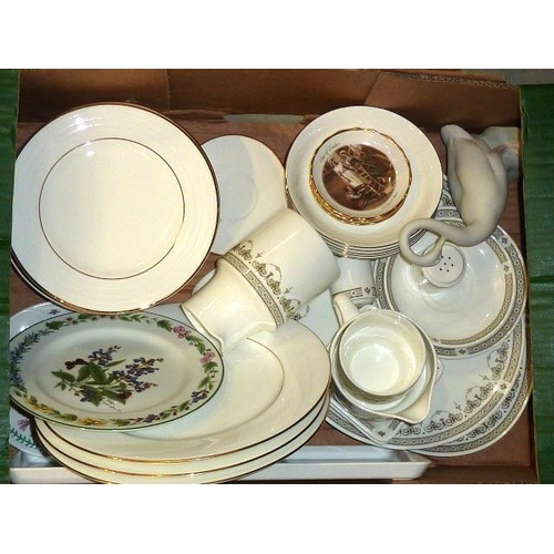 39 - Twenty-seven pieces of Wedgwood 'Asia' coffee and dinner ware, twenty-one pieces of Royal Crown Derb... 