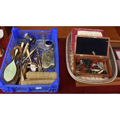 60 - A wooden table-top display cabinet with hinged glass cover, 30.5 x 45.5cm, 8cm high, various jewelle... 