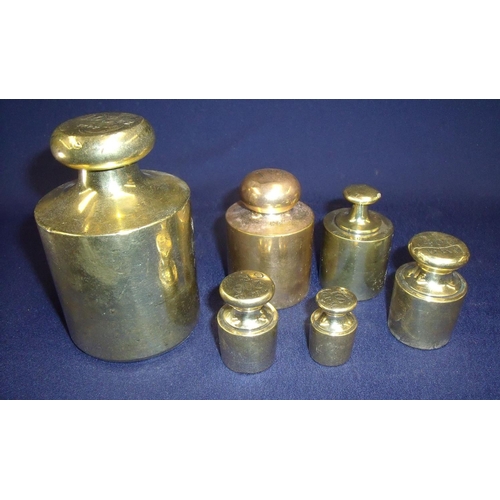 39 - Set of various brass graduating Avery and other weights, ranging from 100oz (marked Troy), 1kg to 10... 