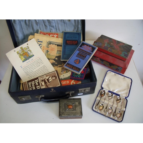 18 - Vintage ladies travel case with a selection of various assorted items including Arts & Crafts table ... 