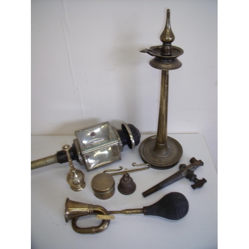 20 - Selection of copper and brassware in one box including car horn, a coaching lamp etc