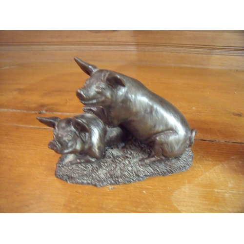 101 - Heredite bronze effect group of two pigs