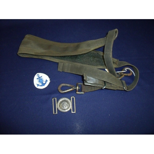 13 - Argentinian cloth naval badge, machine gun sling and a Argentinian naval belt buckle (3)