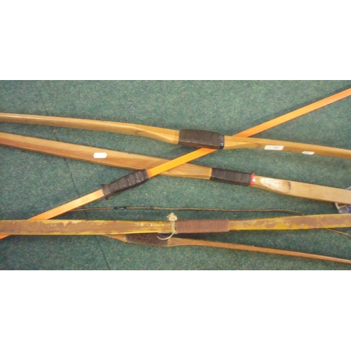 50 - Selection of five various assorted vintage bows