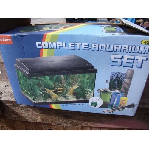61 - Boxed complete Aquarium set 60cm x 30cm x 30cm)