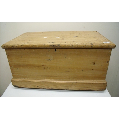 330 - Victorian waxed pine blanket box with hinged top and internal candle tray (71cm x 42cm x 37cm)
