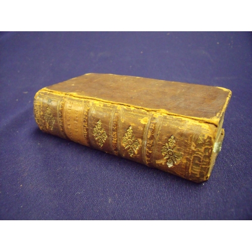 88 - Leather bound volume 'Pindari Olympia Isthmia Lvgdvni Apvd Loan Pillehotte 1598'