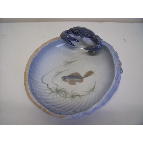 5 - Royal Copenhagen shallow dish with central figure of a fish and a crab to the rim, No 21165 (24cm x ... 