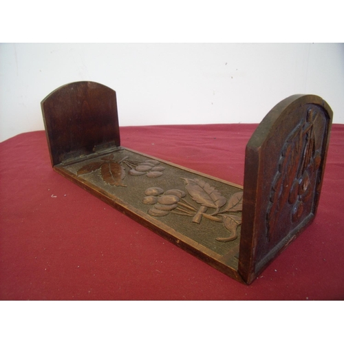 194 - Early - mid 20th C carved wood bookends with folding hinged ends (35cm)