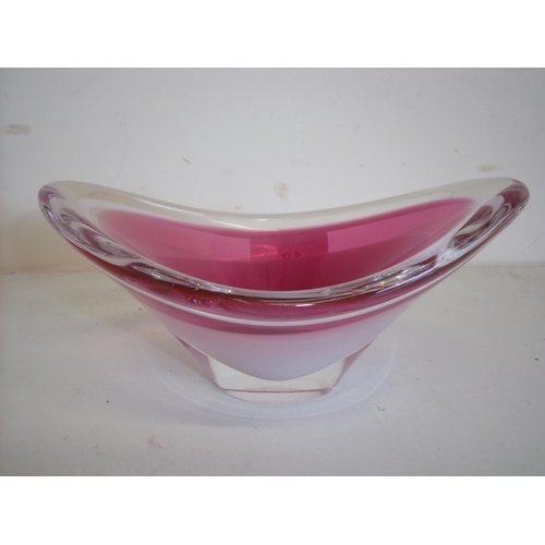 18 - Signed Studioware glass bowl, Flygsfous-61 (18cm x 10cm x 8cm)