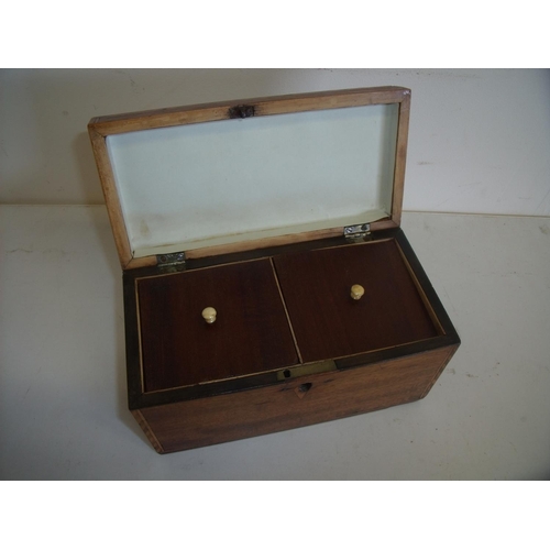 71 - Early 19th C mahogany inlaid two sectional tea caddy with shell motif to the top (20.5cm x 10cm x 11... 