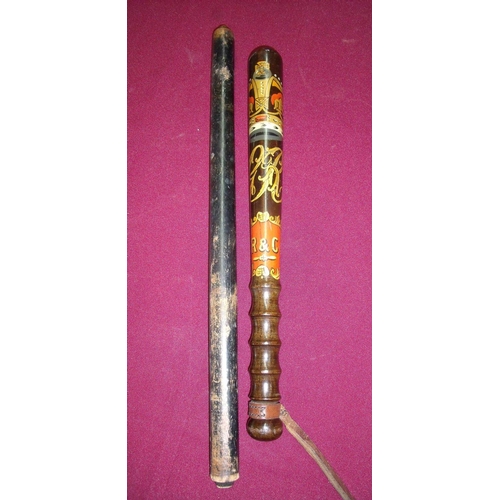 18 - Turned hardwood truncheon with ribbed grip and gilt painted detail with crowned GR and panel crest f... 