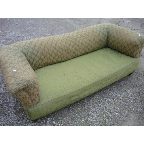 418 - 19th/early 20th C Chesterfield type settee (width 200cm)