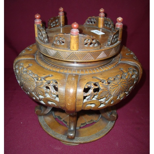 113 - Early 20th C Chinese carved hardwood jardinière stand on five supports (34cm high, diameter 35cm)