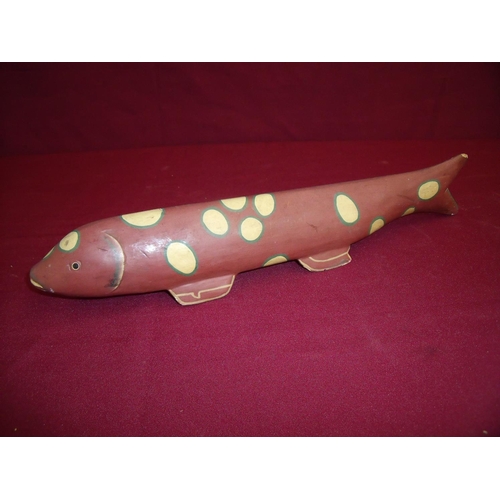 68 - 19th/20th C Canadian folk art carved and painted wood figure of a fish decoy (overall length 42cm)