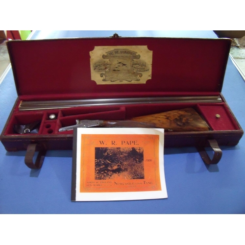 325 - Cased W R Pape, a rare example of a 13 bore hammerless side lock shotgun with 30 inch original Damas... 