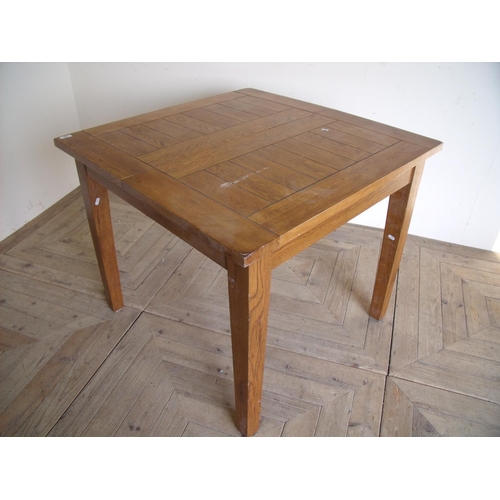 388 - Modern oak extending dining table on square tapering supports (90cm x 90cm minimum, 90cm x 120cm max... 