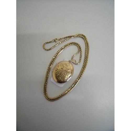 104 - 9ct gold oval locket pendant with 9ct gold box link chain (total weight 28g)