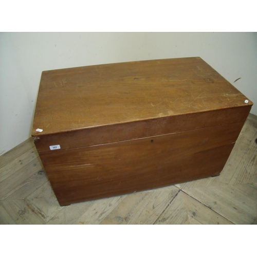 365 - Rectangular camphor wood storage box with hinged rectangular top (92cm x 51cm x 52cm)