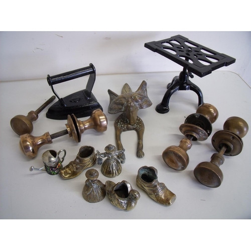 60 - Selection of various brass door handles, adjustable height iron trivet and flat iron, various brass ... 