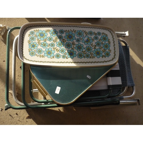35 - Two serving trays and two folding garden chairs