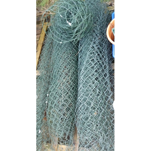 54 - Large selection of various green garden wire fencing