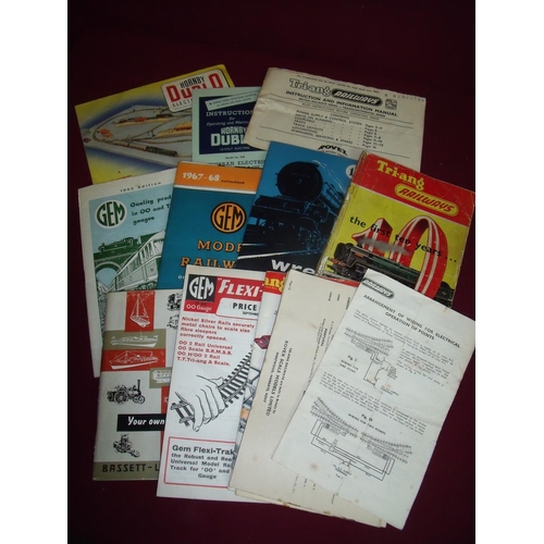 143 - Box containing mainly Hornby, Tri-ang and other catalogues (Qty)