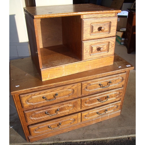 332 - Small oak chest of three drawers and an oak two drawer side cabinet (2)